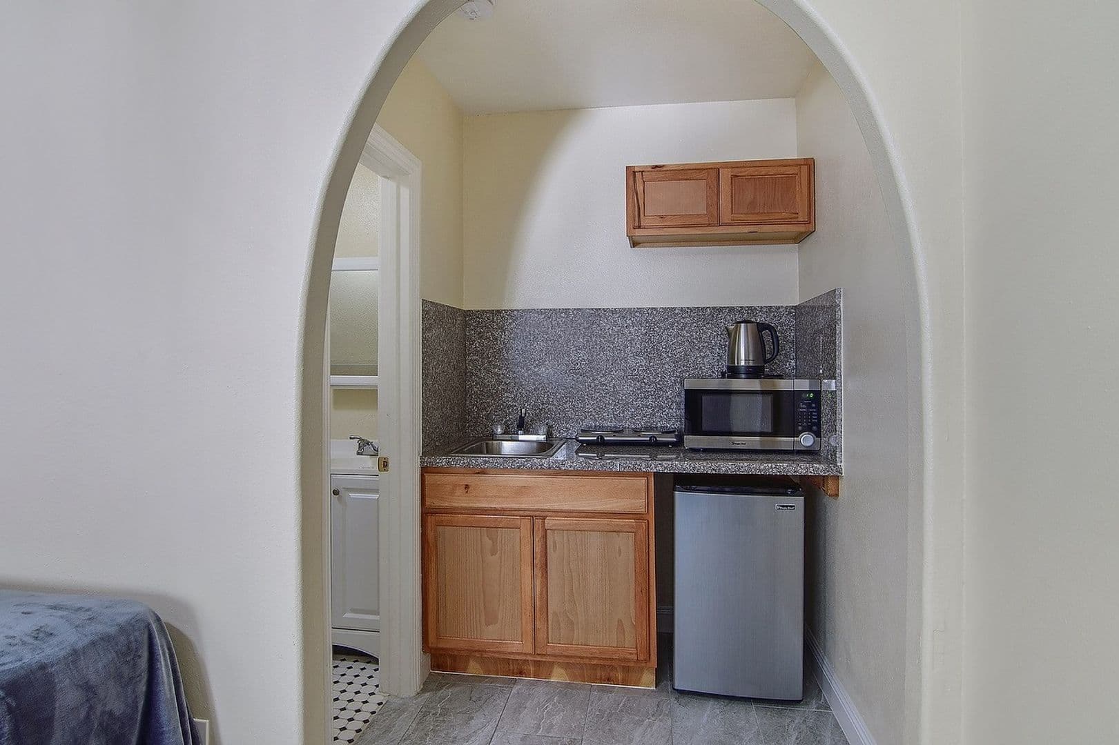 Los Angeles Apartment: 4905 W Adams Blvd