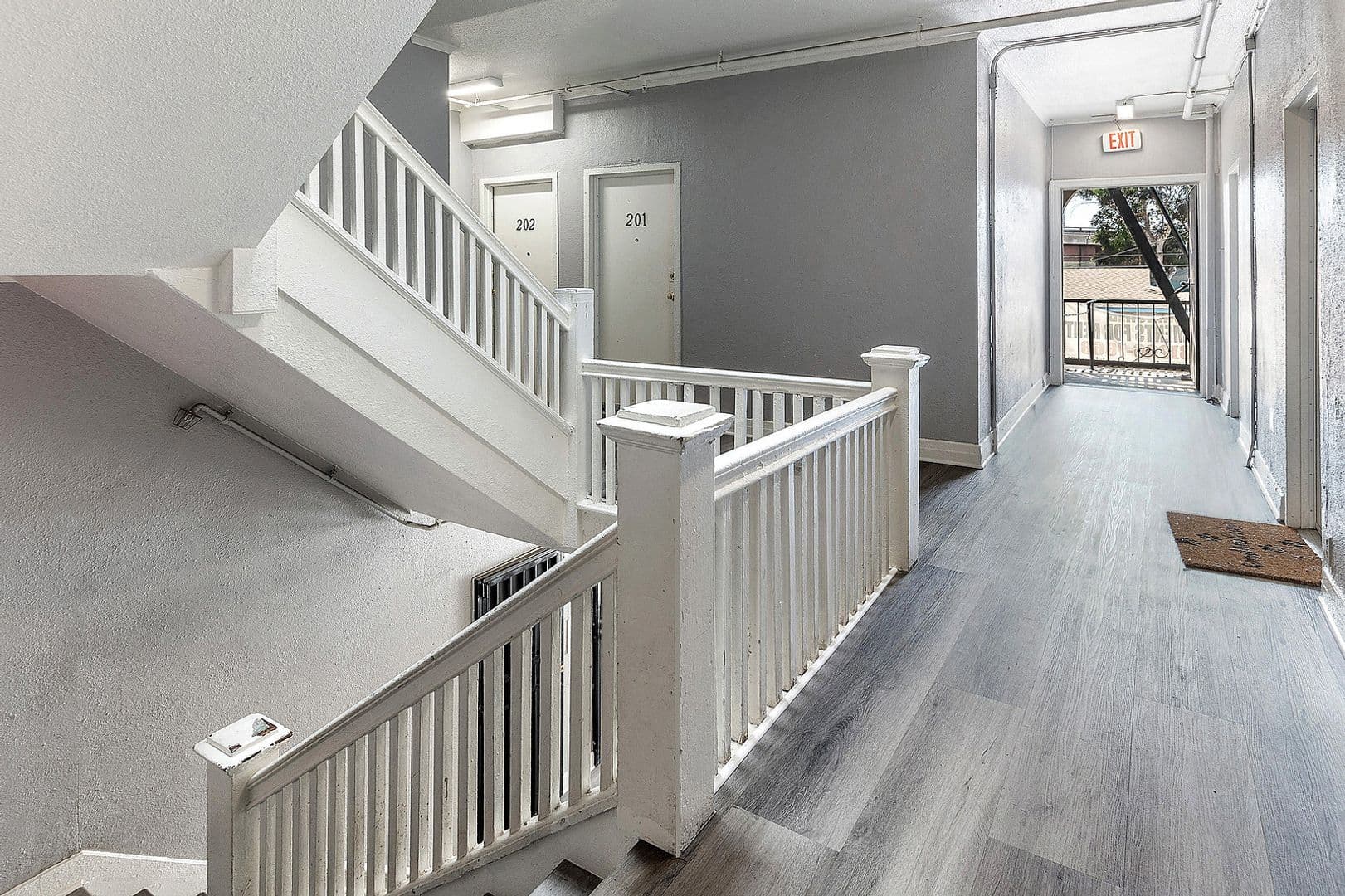 Los Angeles Apartment: 907 W. 17th St.