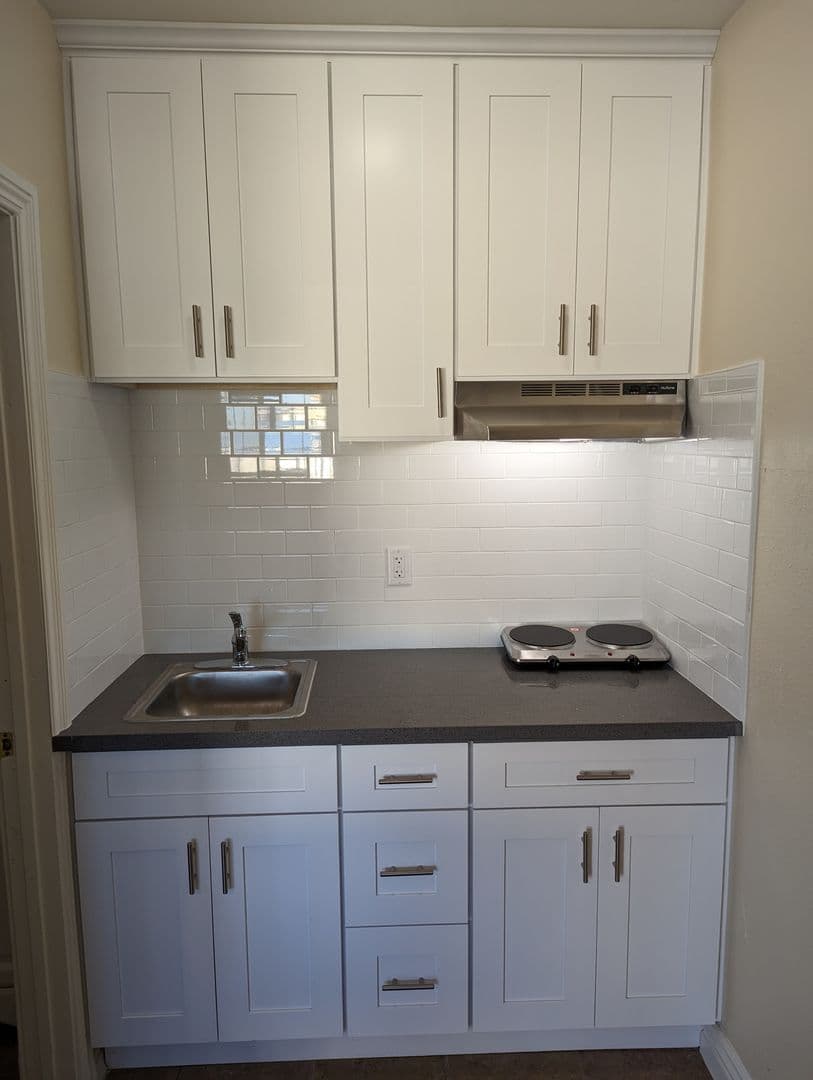 Los Angeles Apartment: 4905 W Adams Blvd