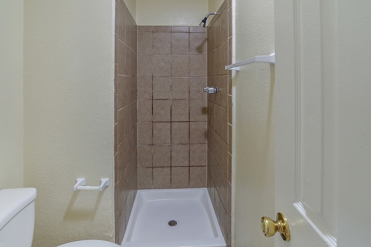 Los Angeles Apartment: 4905 W Adams Blvd