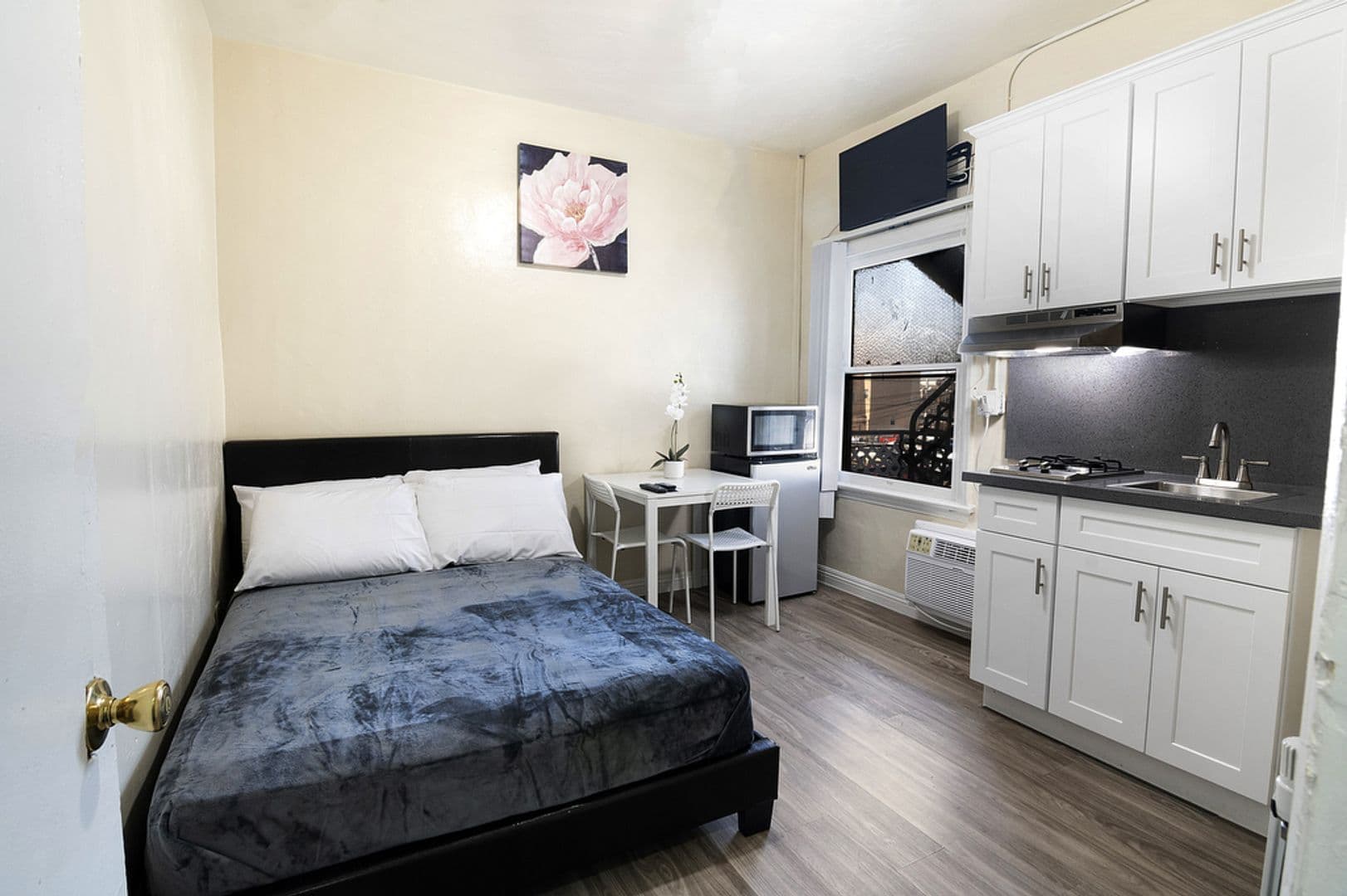 Los Angeles Apartment: 725 S Alvarado Street