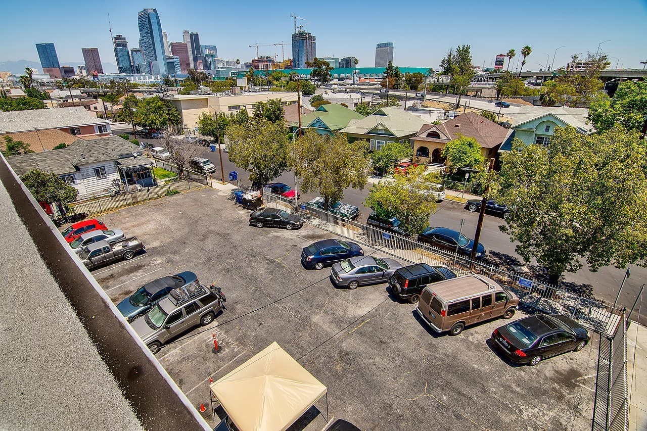 Los Angeles Apartment: 907 W. 17th St.