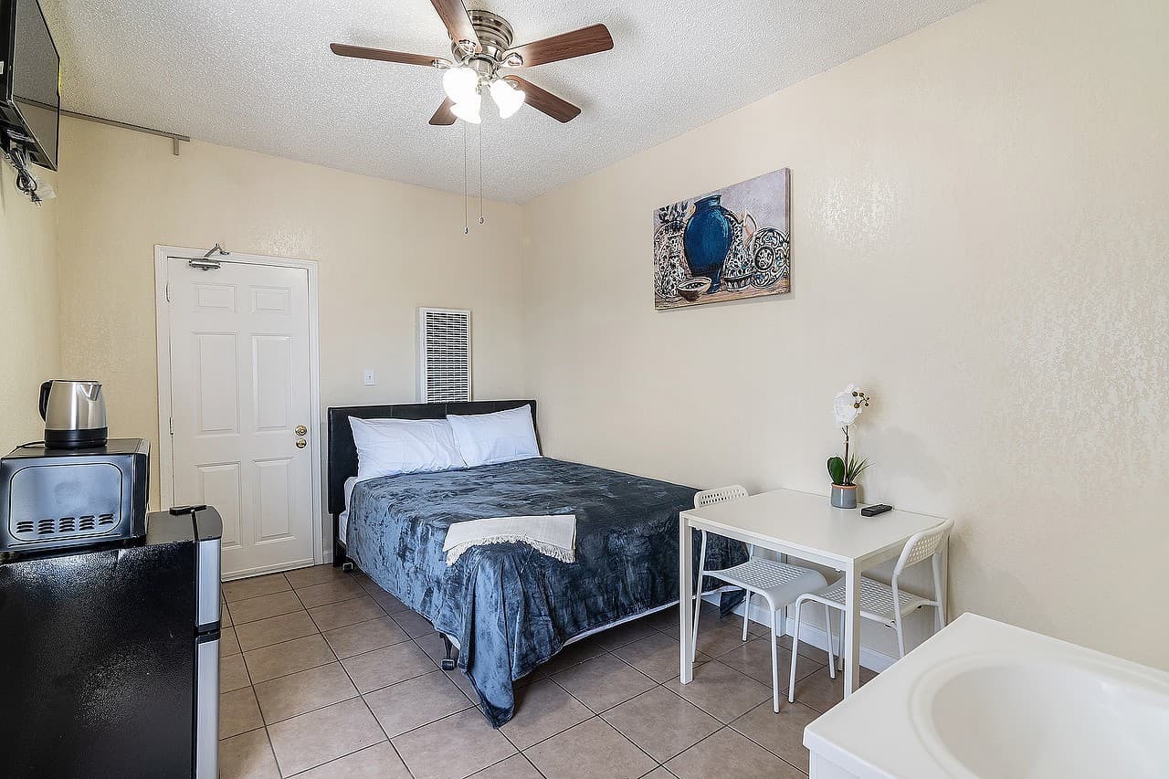 Los Angeles Apartment: 5117-5123 S Avalon Boulevard