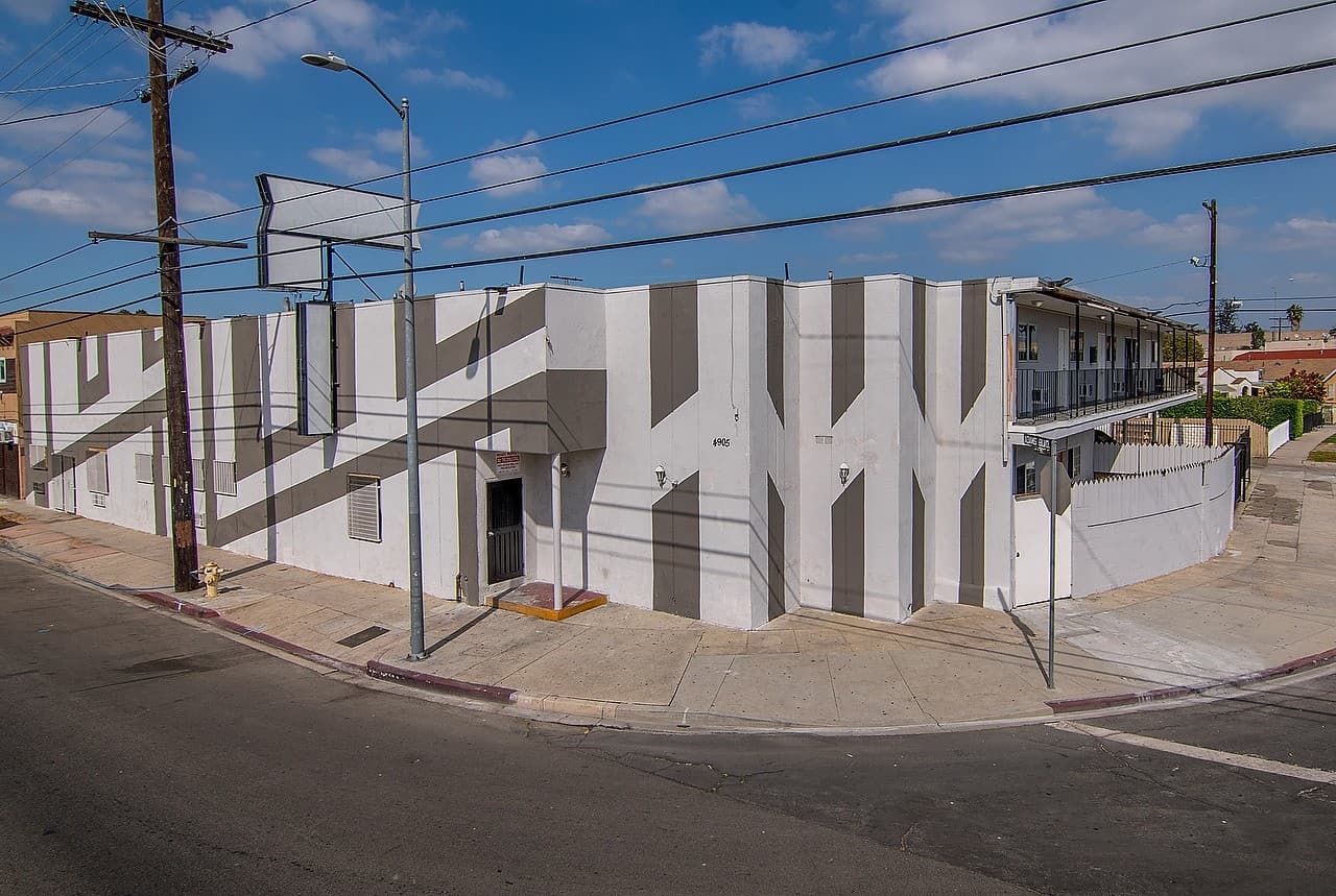 Los Angeles Apartment: 4905 W Adams Blvd