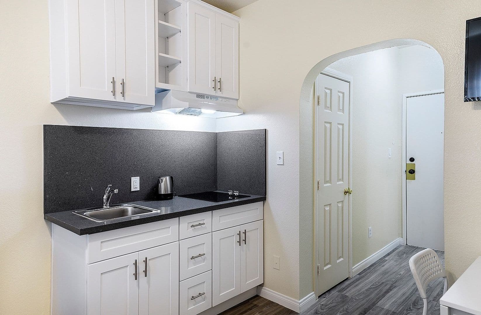 Los Angeles Apartment: 150 N Soto Street