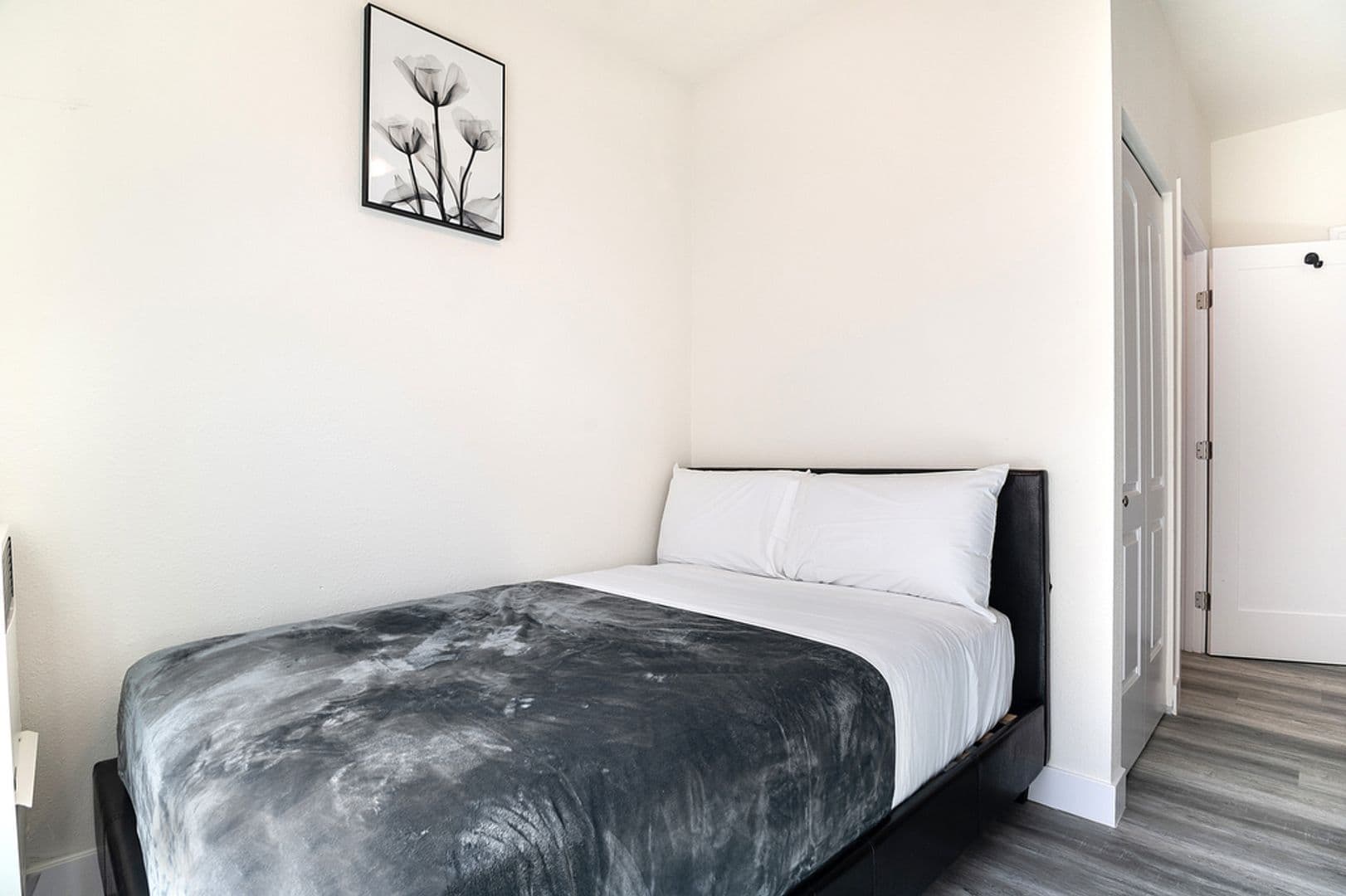 Los Angeles Apartment: 440 E 27th Street