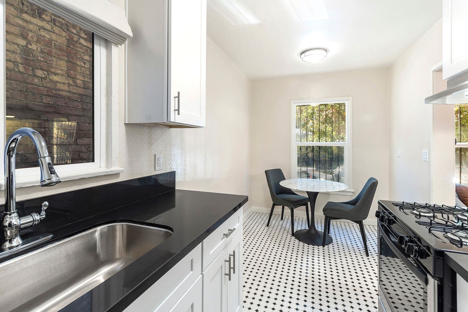 Los Angeles Apartment: 750 S Normandie Avenue