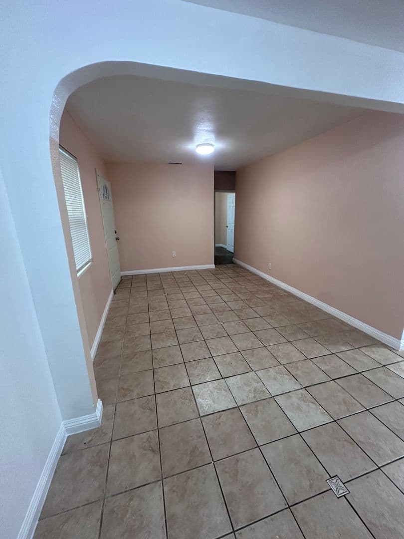 Los Angeles Apartment: 2426 Wabash Avenue