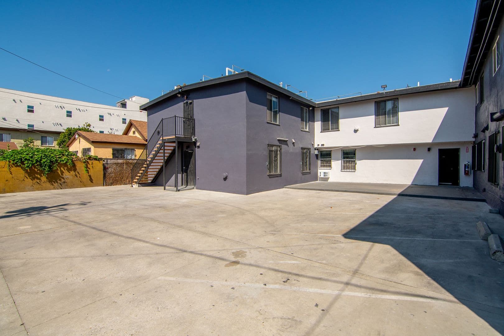 Los Angeles Apartment: 1864 Cordova Street