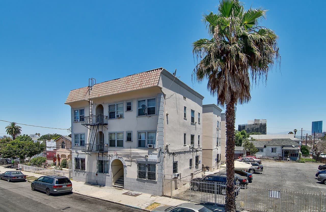 Los Angeles Apartment: 907 W. 17th St.