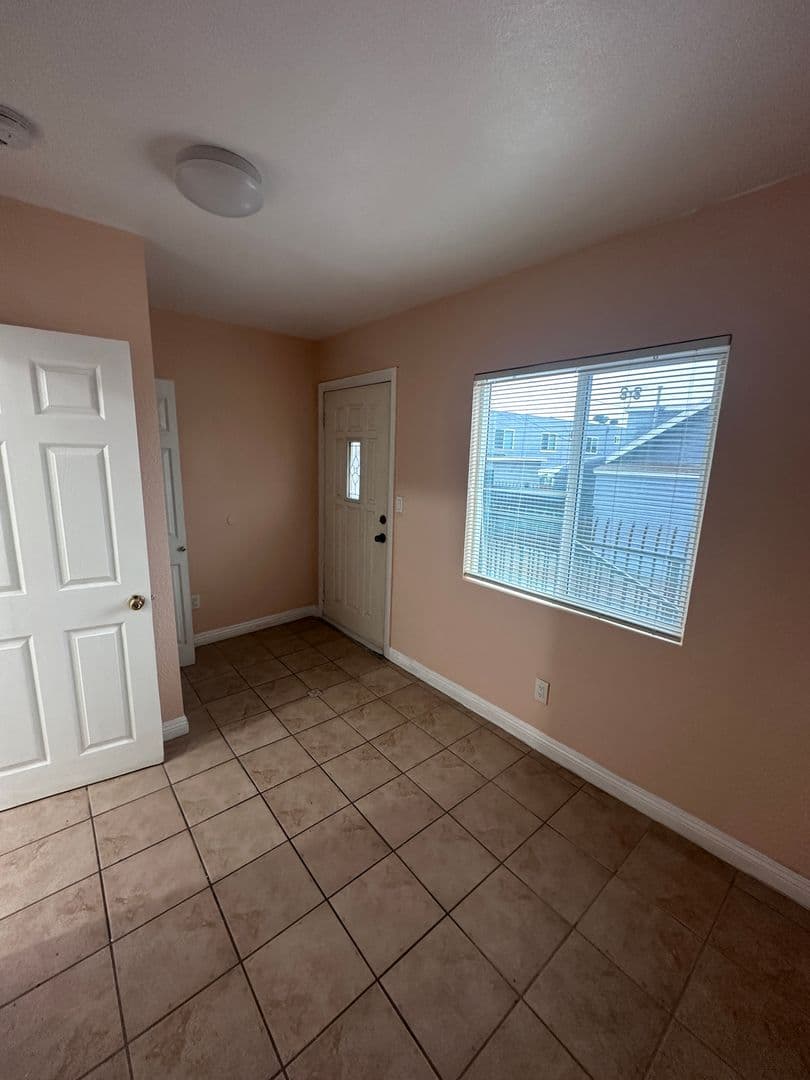 Los Angeles Apartment: 2426 Wabash Avenue