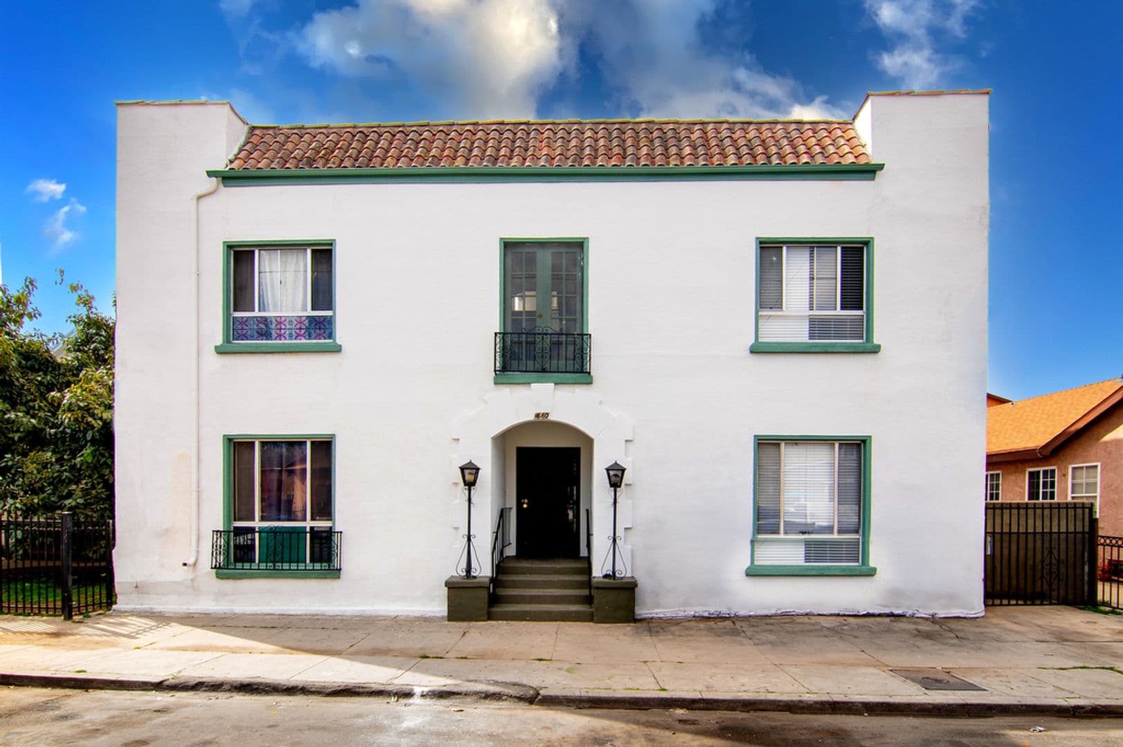 Los Angeles Apartment: 440 E 27th Street