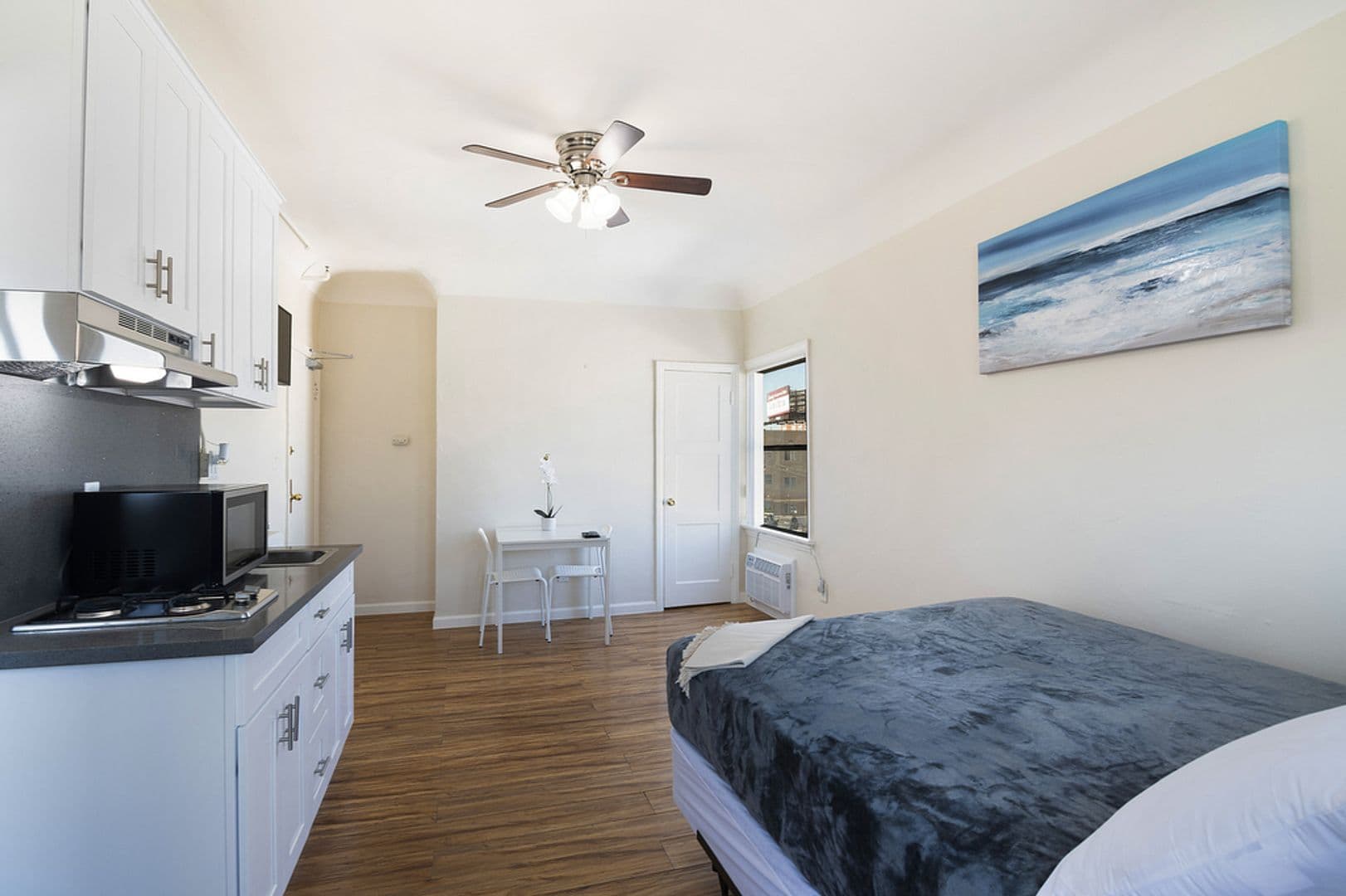 Los Angeles Apartment: 725 S Alvarado Street