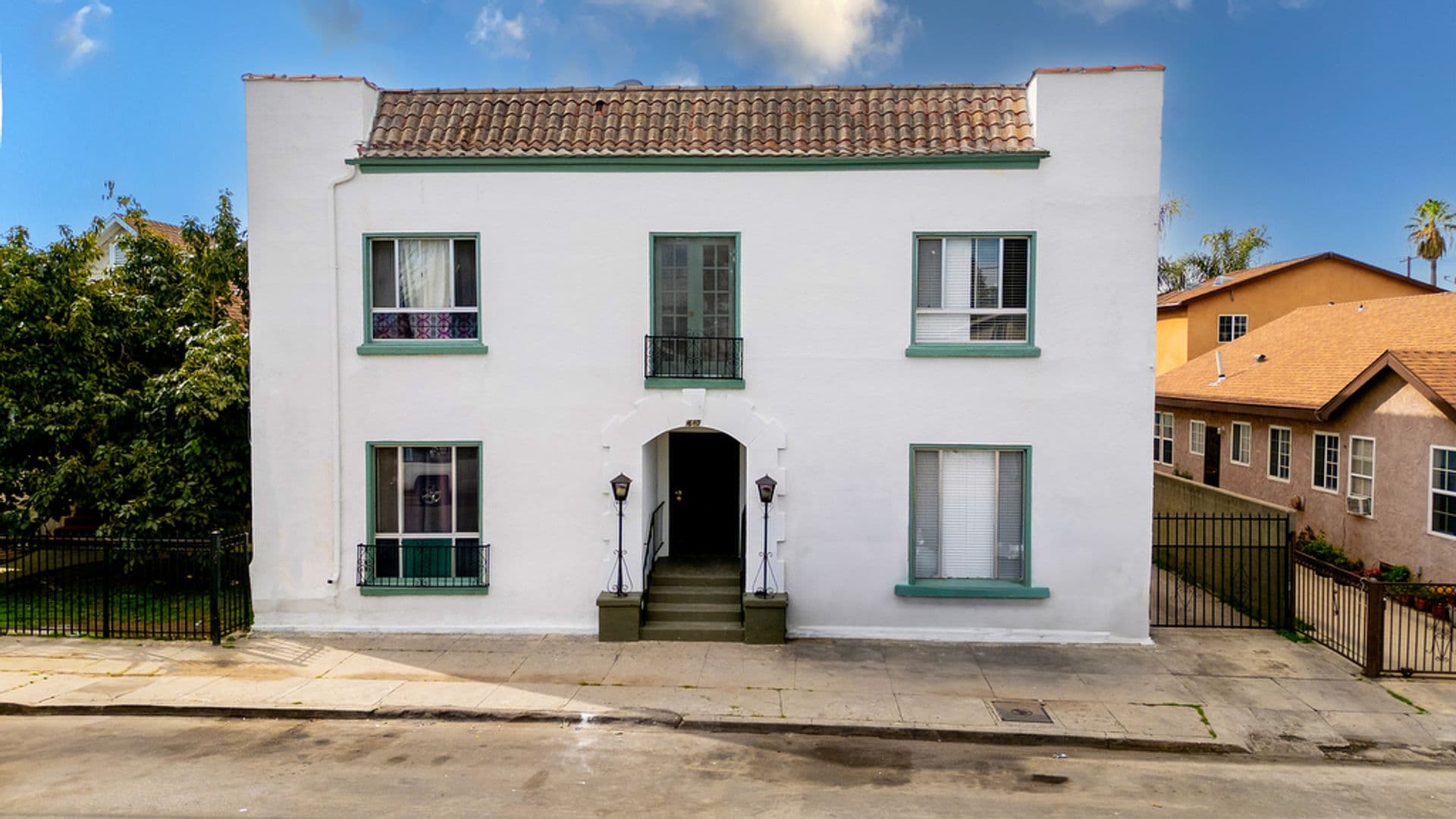 Los Angeles Apartment: 440 E 27th Street