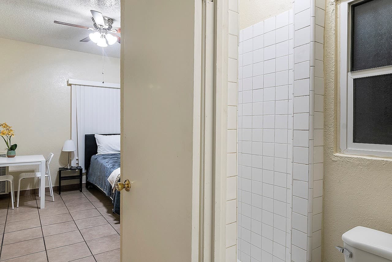 Los Angeles Apartment: 5117-5123 S Avalon Boulevard