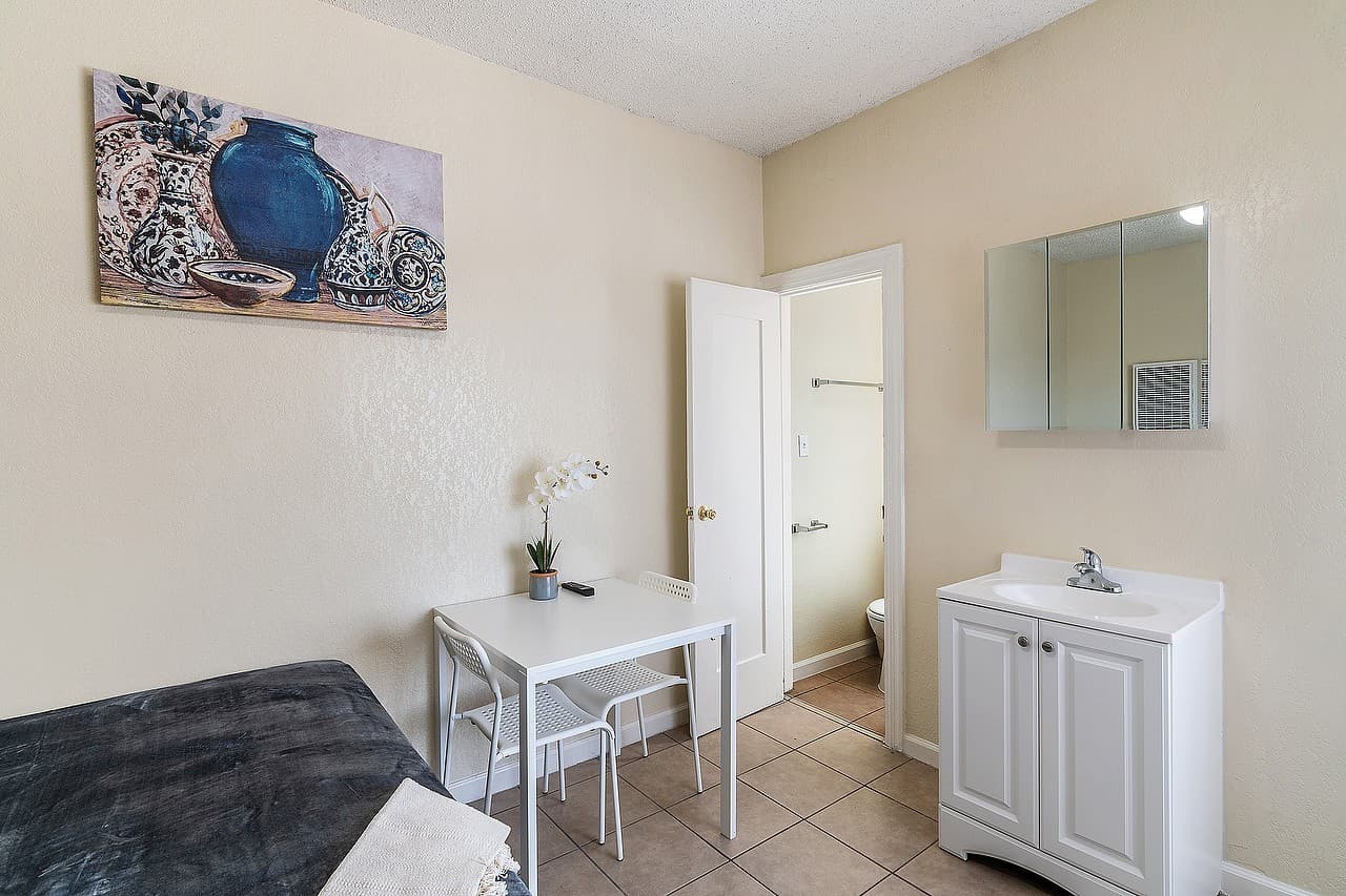 Los Angeles Apartment: 5117-5123 S Avalon Boulevard