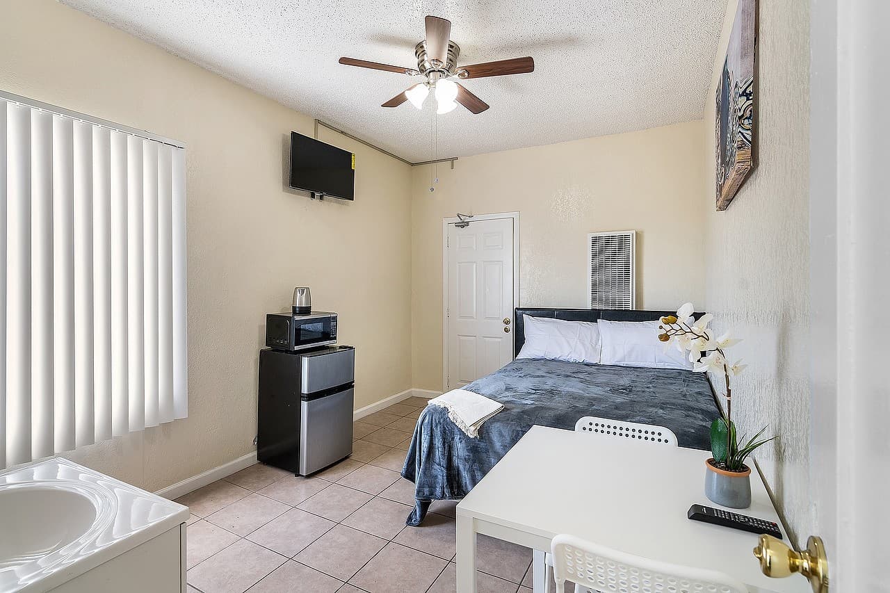 Los Angeles Apartment: 5117-5123 S Avalon Boulevard