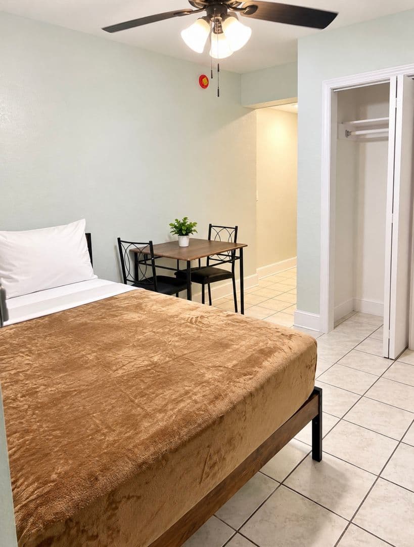 Los Angeles Apartment: 1222 E 78th Street