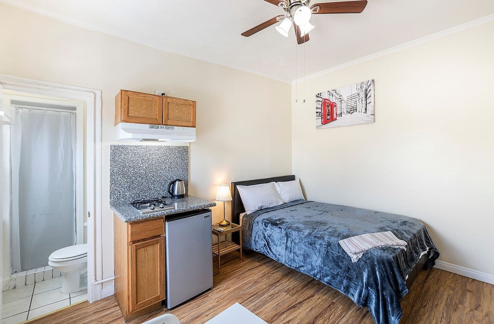 Los Angeles Apartment: 907 W. 17th St.