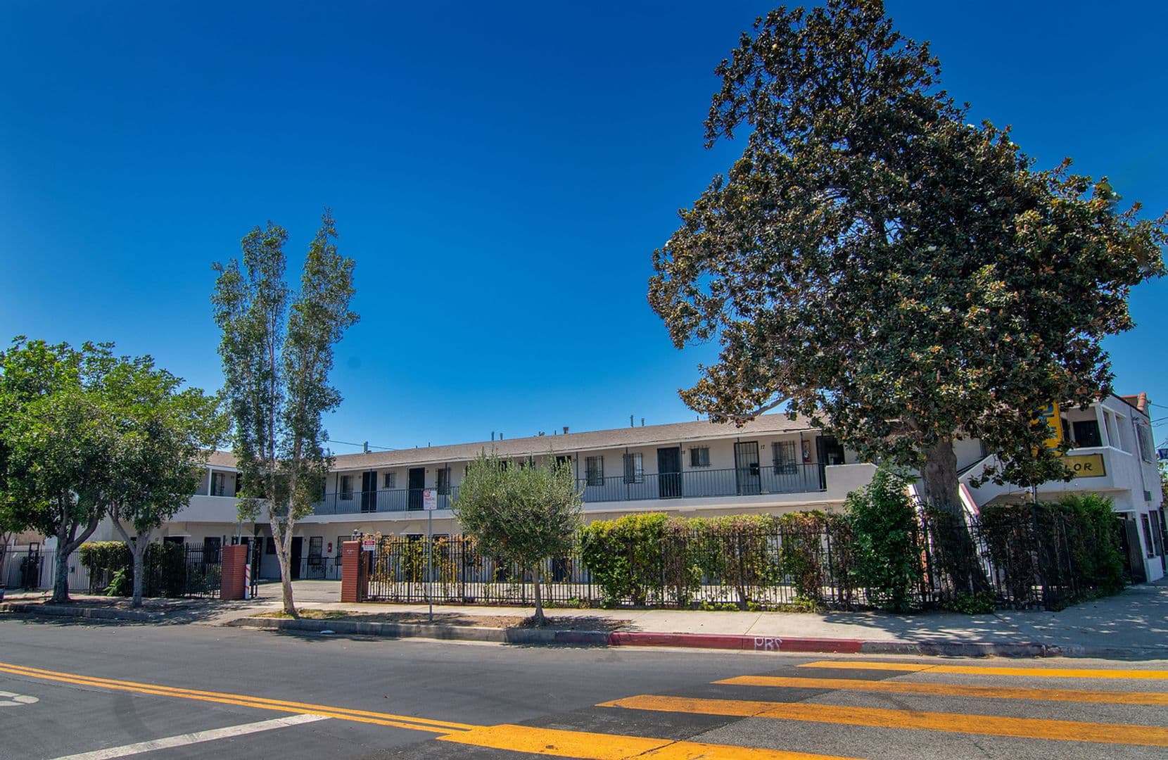 Los Angeles Apartment: 960 E Jefferson Blvd