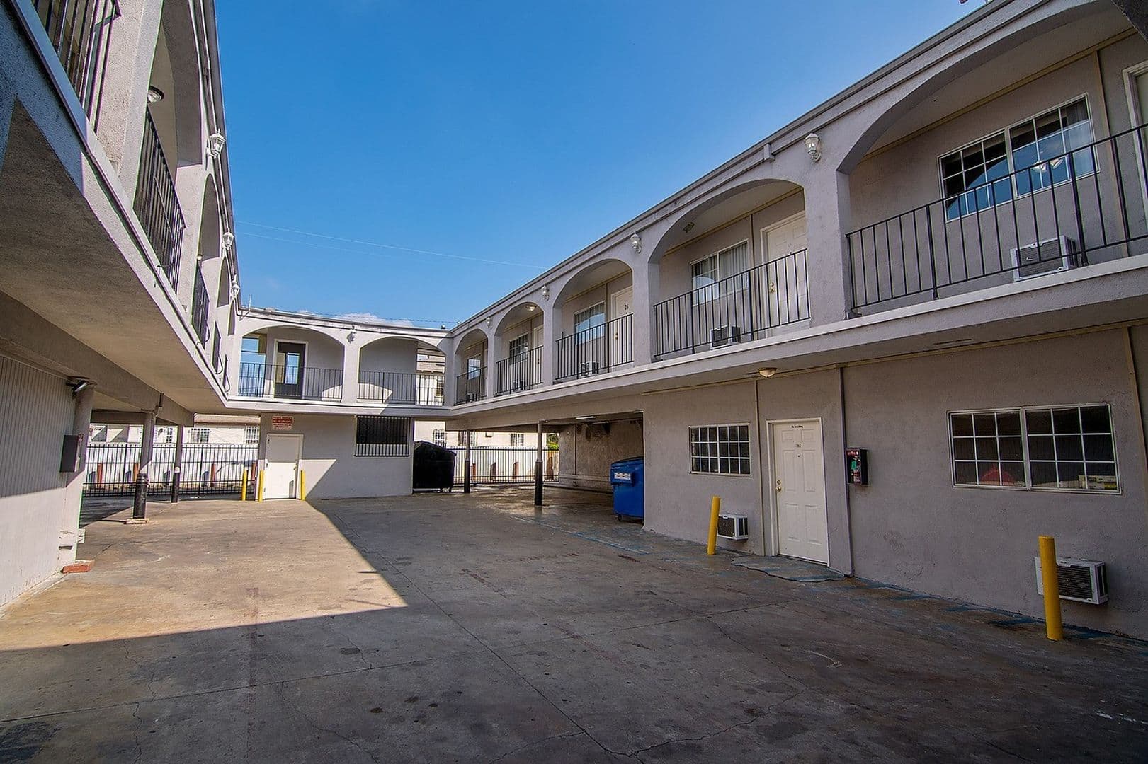 Los Angeles Apartment: 4905 W Adams Blvd
