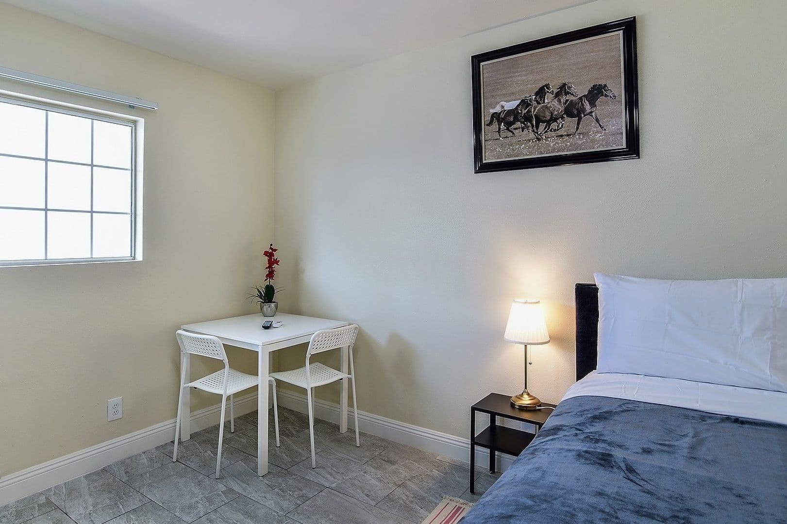 Los Angeles Apartment: 4905 W Adams Blvd