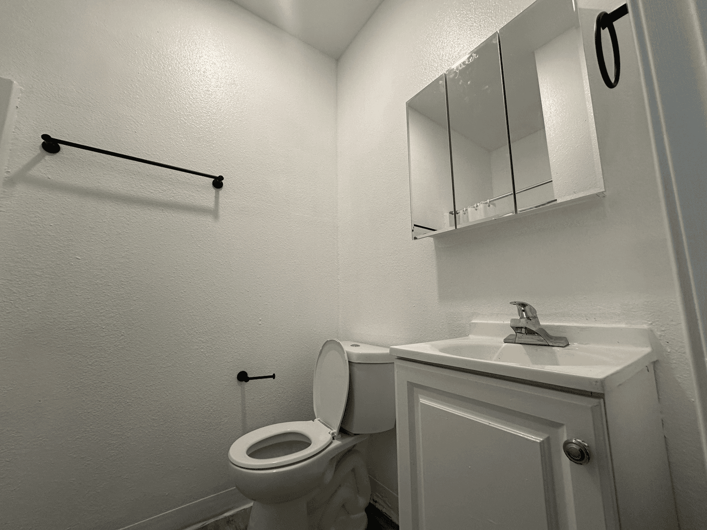 Los Angeles Apartment: 440 E 27th Street