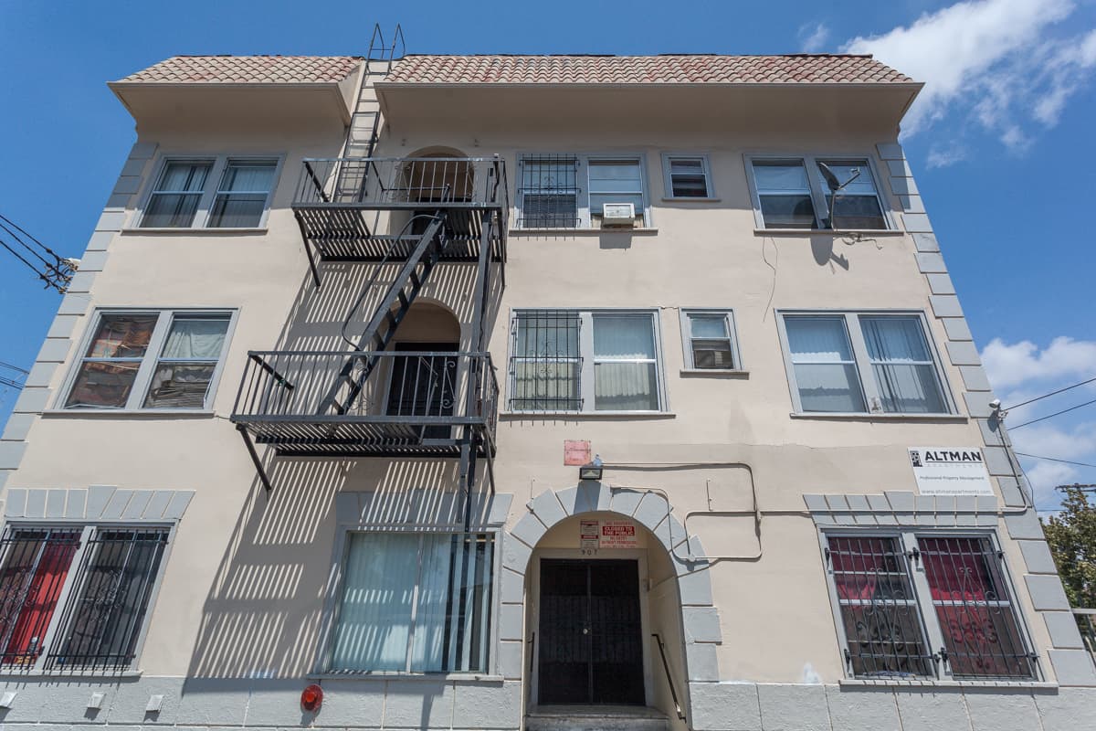Los Angeles Apartment: 907 W. 17th St.