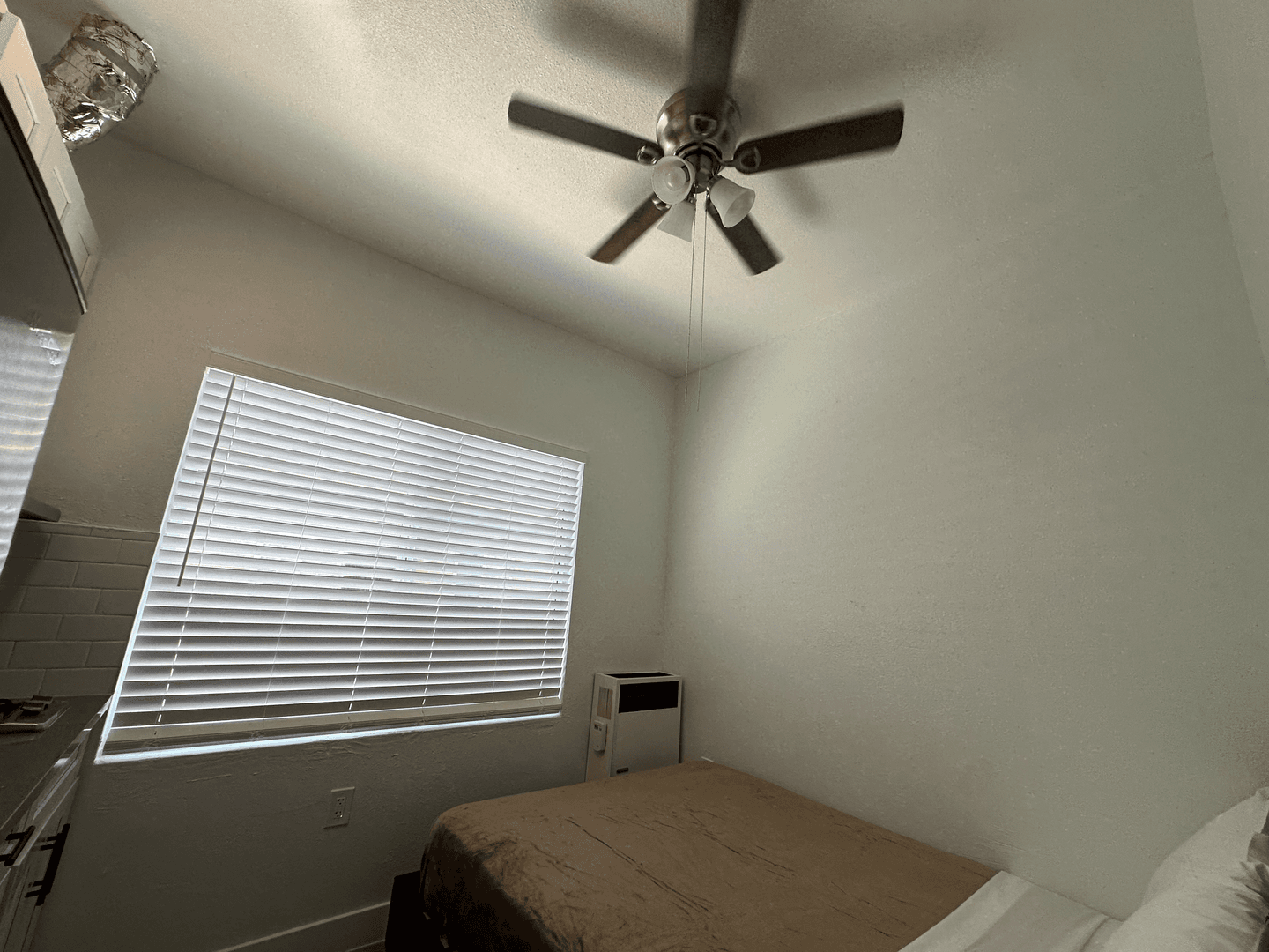 Los Angeles Apartment: 440 E 27th Street