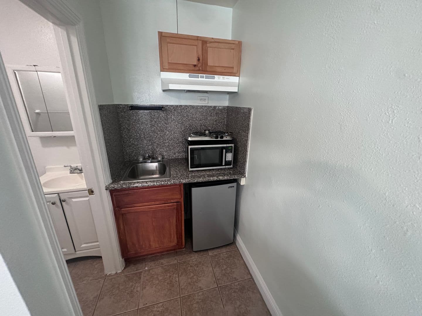 Los Angeles Apartment: 4905 W Adams Blvd