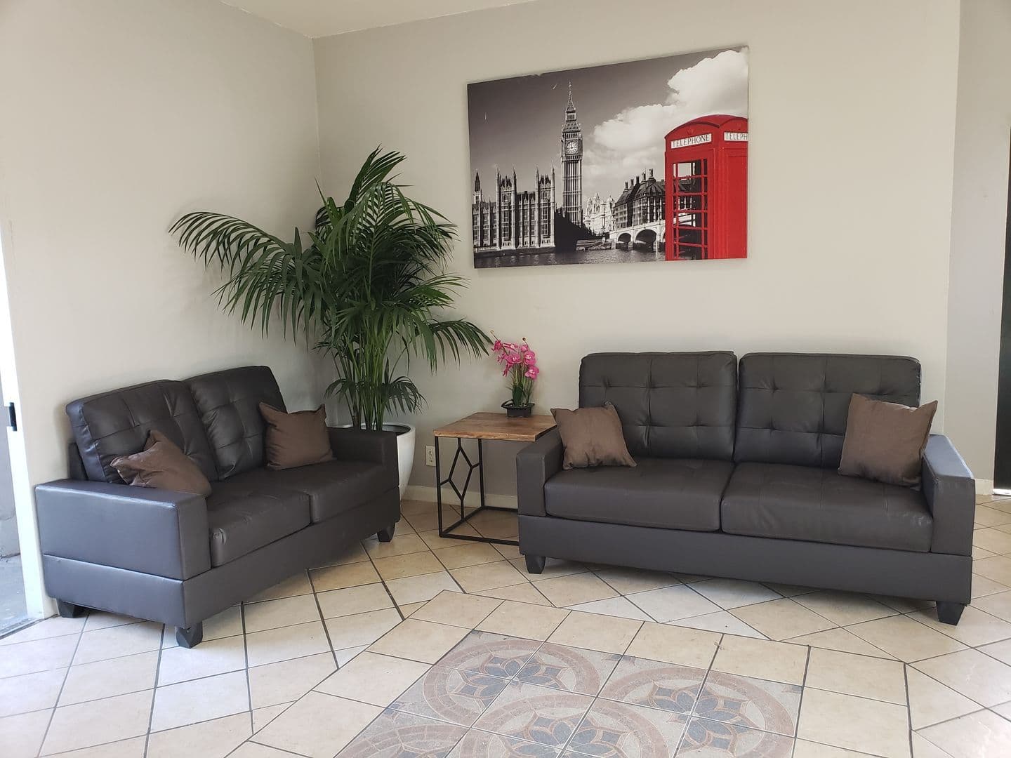 Los Angeles Apartment: 4905 W Adams Blvd