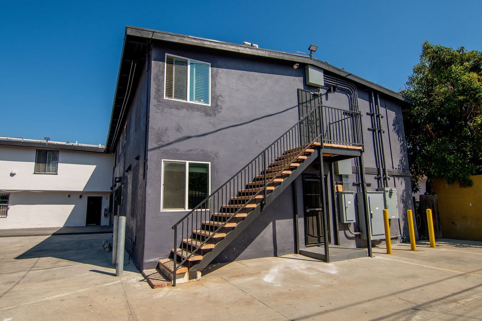 Los Angeles Apartment: 1864 Cordova Street