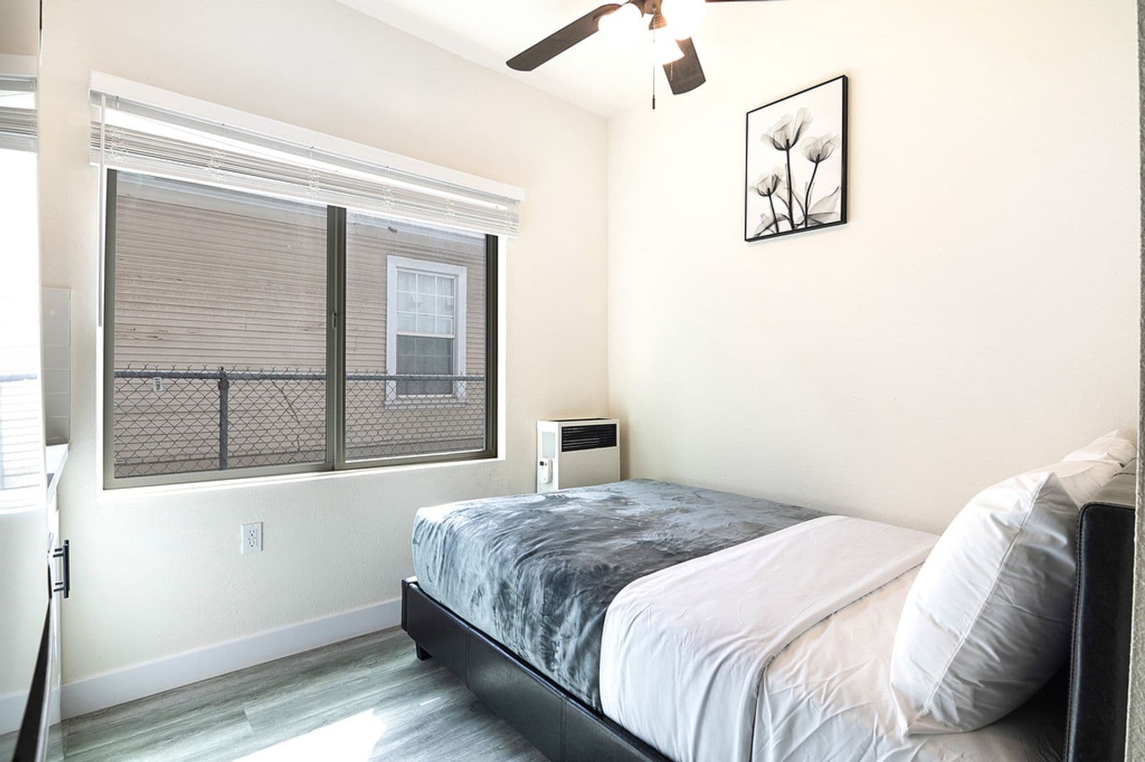 Los Angeles Apartment: 440 E 27th Street