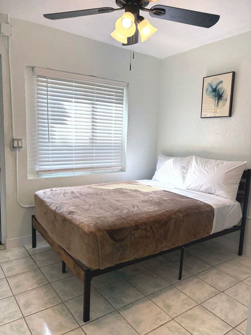 Los Angeles Apartment: 1222 E 78th Street