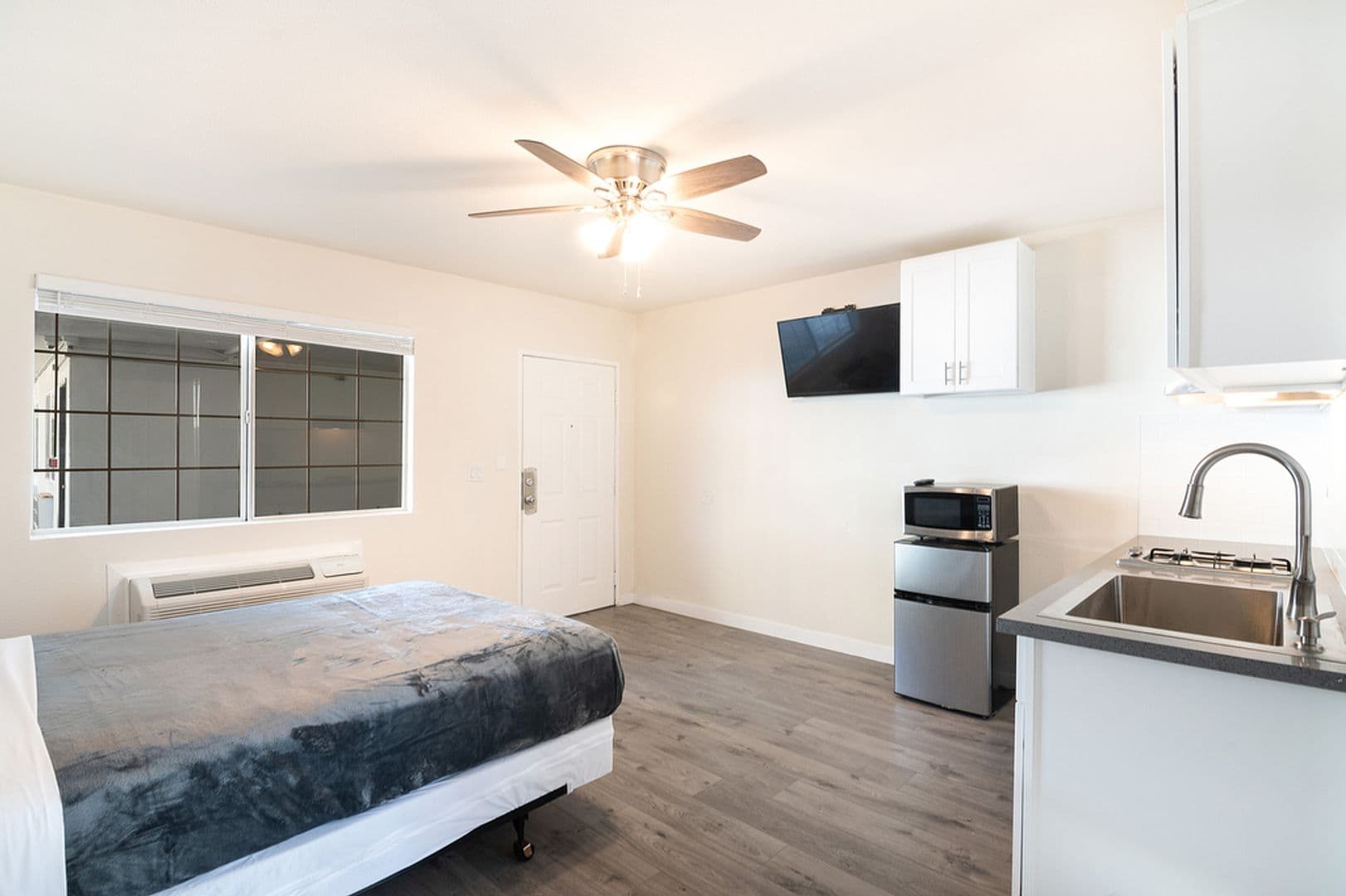 Los Angeles Apartment: 2025 W 3rd Street