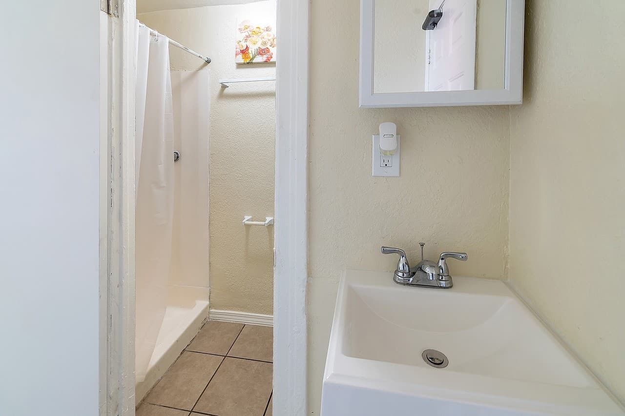 Los Angeles Apartment: 5117-5123 S Avalon Boulevard
