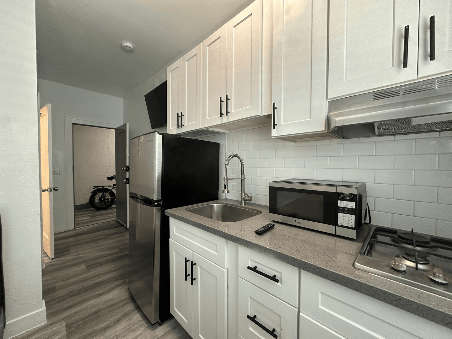 Los Angeles Apartment: 440 E 27th Street
