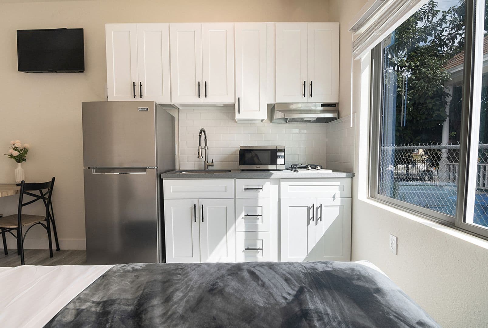 Los Angeles Apartment: 440 E 27th Street