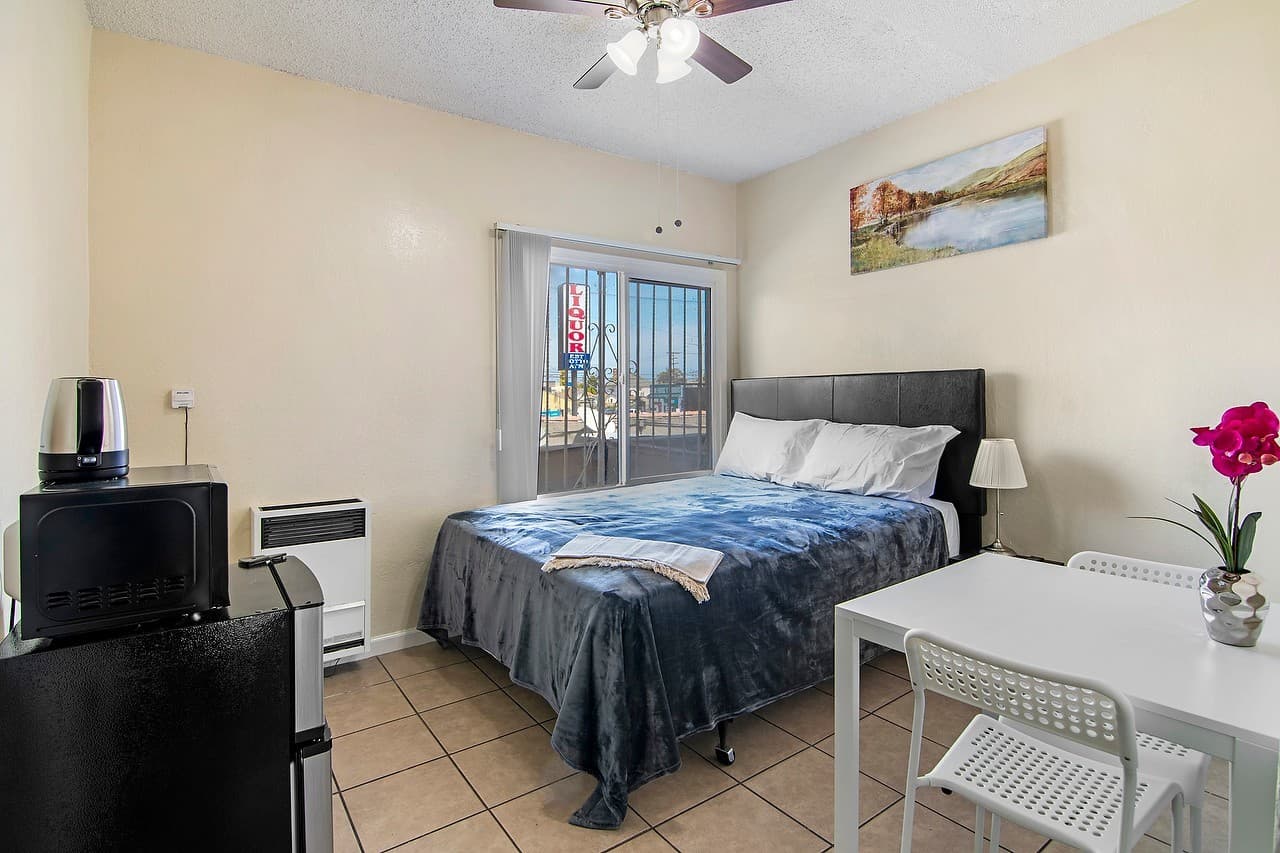 Los Angeles Apartment: 5117-5123 S Avalon Boulevard