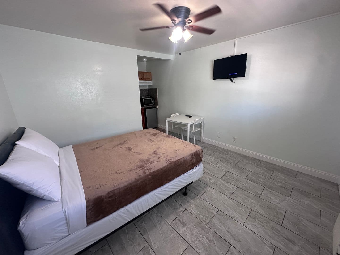 Los Angeles Apartment: 4905 W Adams Blvd