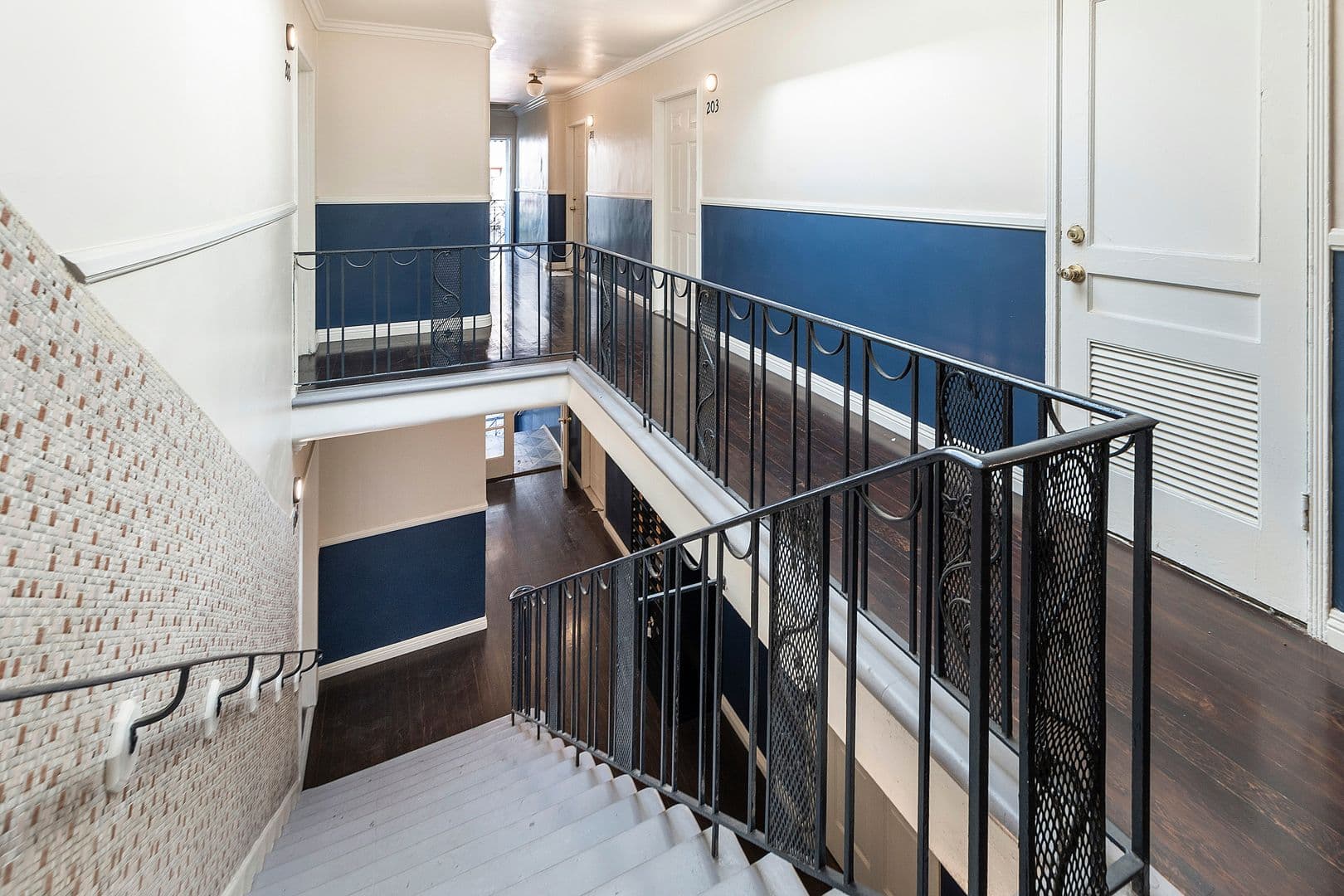 Los Angeles Apartment: 750 S Normandie Avenue