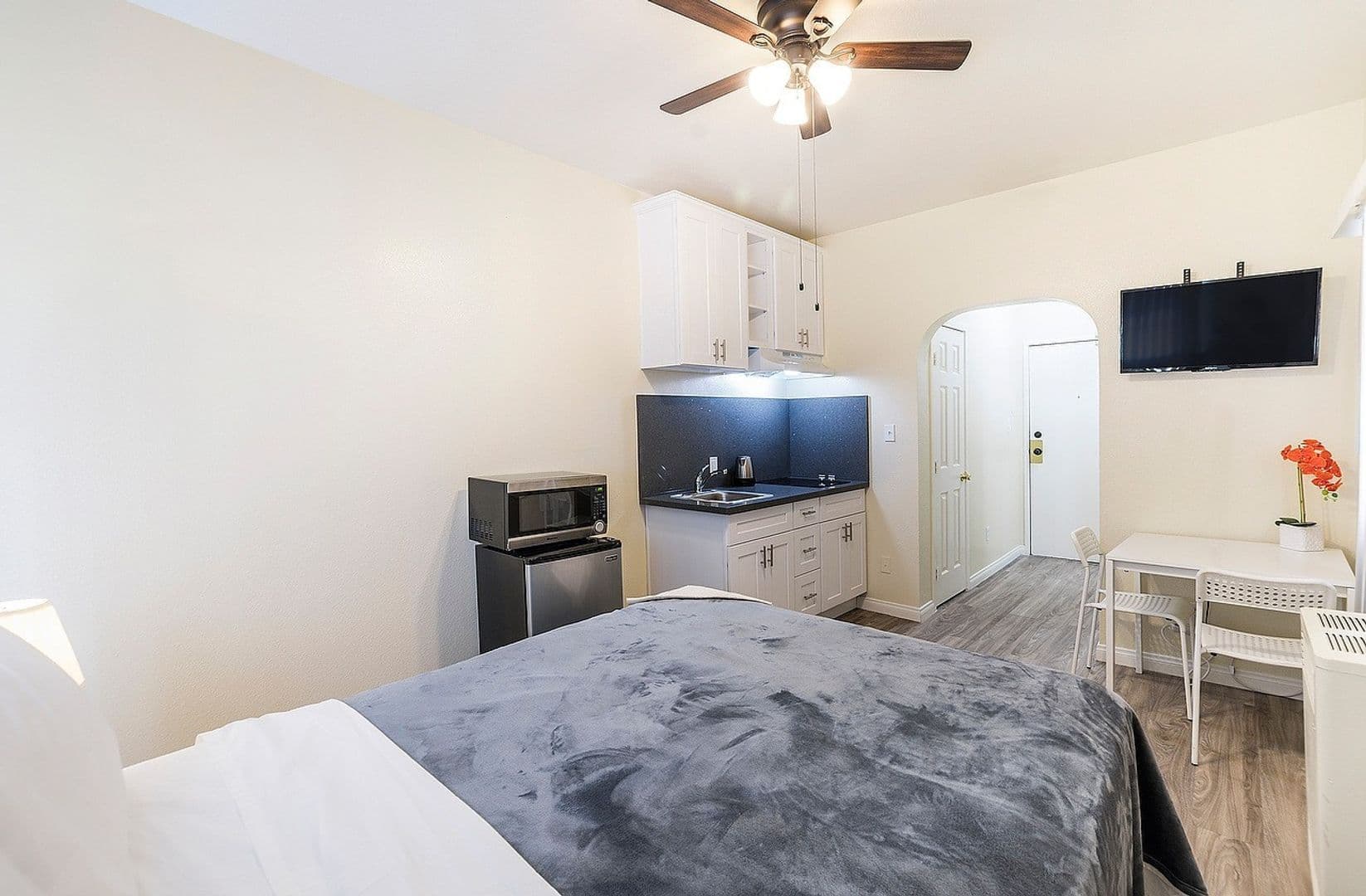 Los Angeles Apartment: 150 N Soto Street