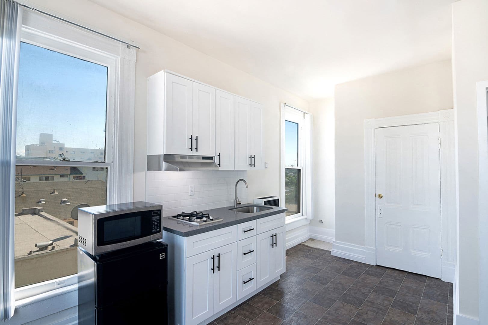 Los Angeles Apartment: 131 S Boyle Avenue