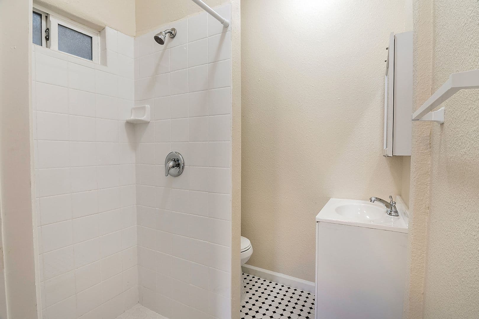 Los Angeles Apartment: 5117-5123 S Avalon Boulevard