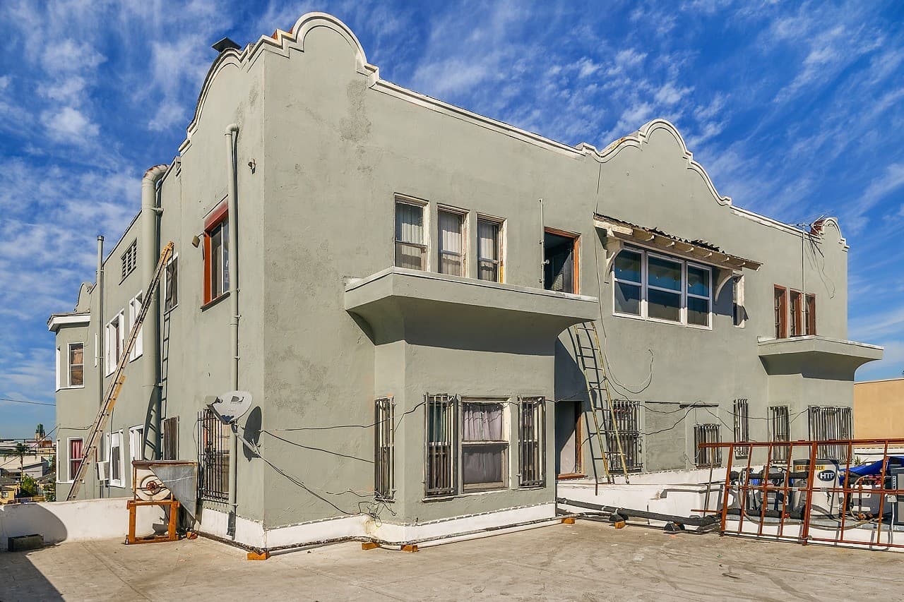 Los Angeles Apartment: 725 S Alvarado Street