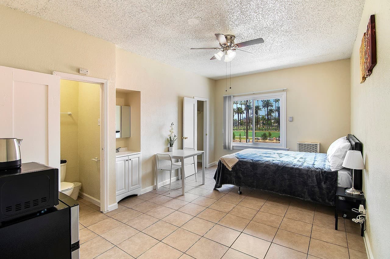 Los Angeles Apartment: 5117-5123 S Avalon Boulevard