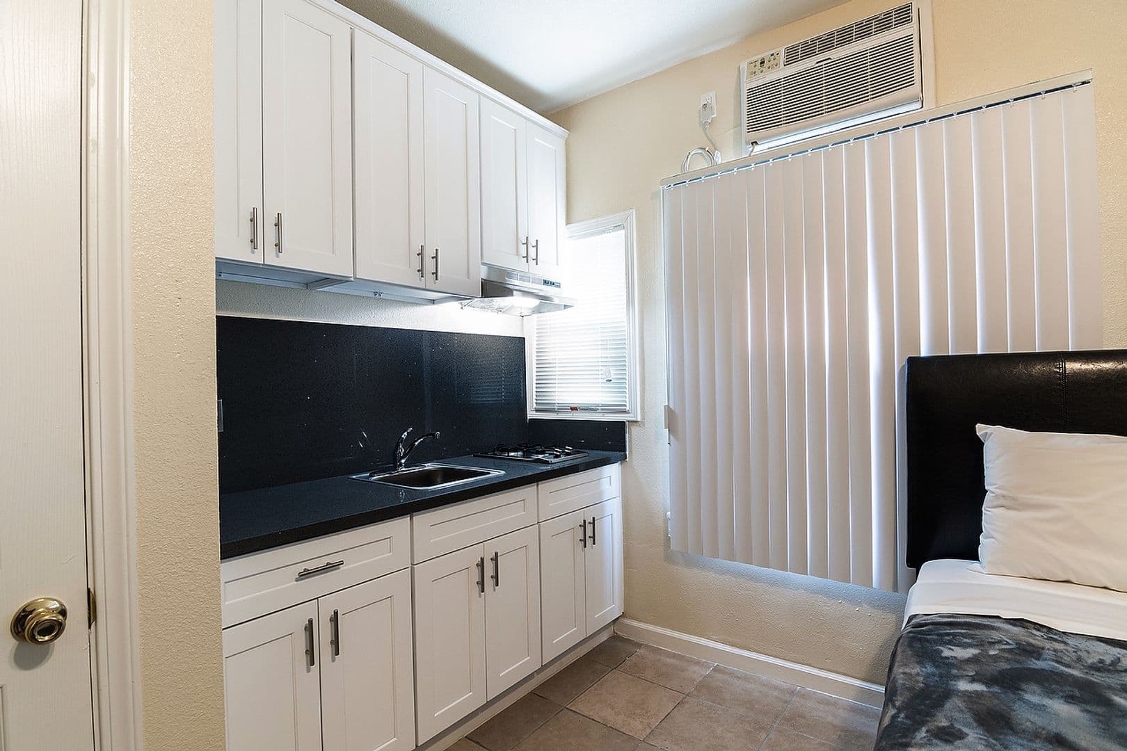 Los Angeles Apartment: 5117-5123 S Avalon Boulevard