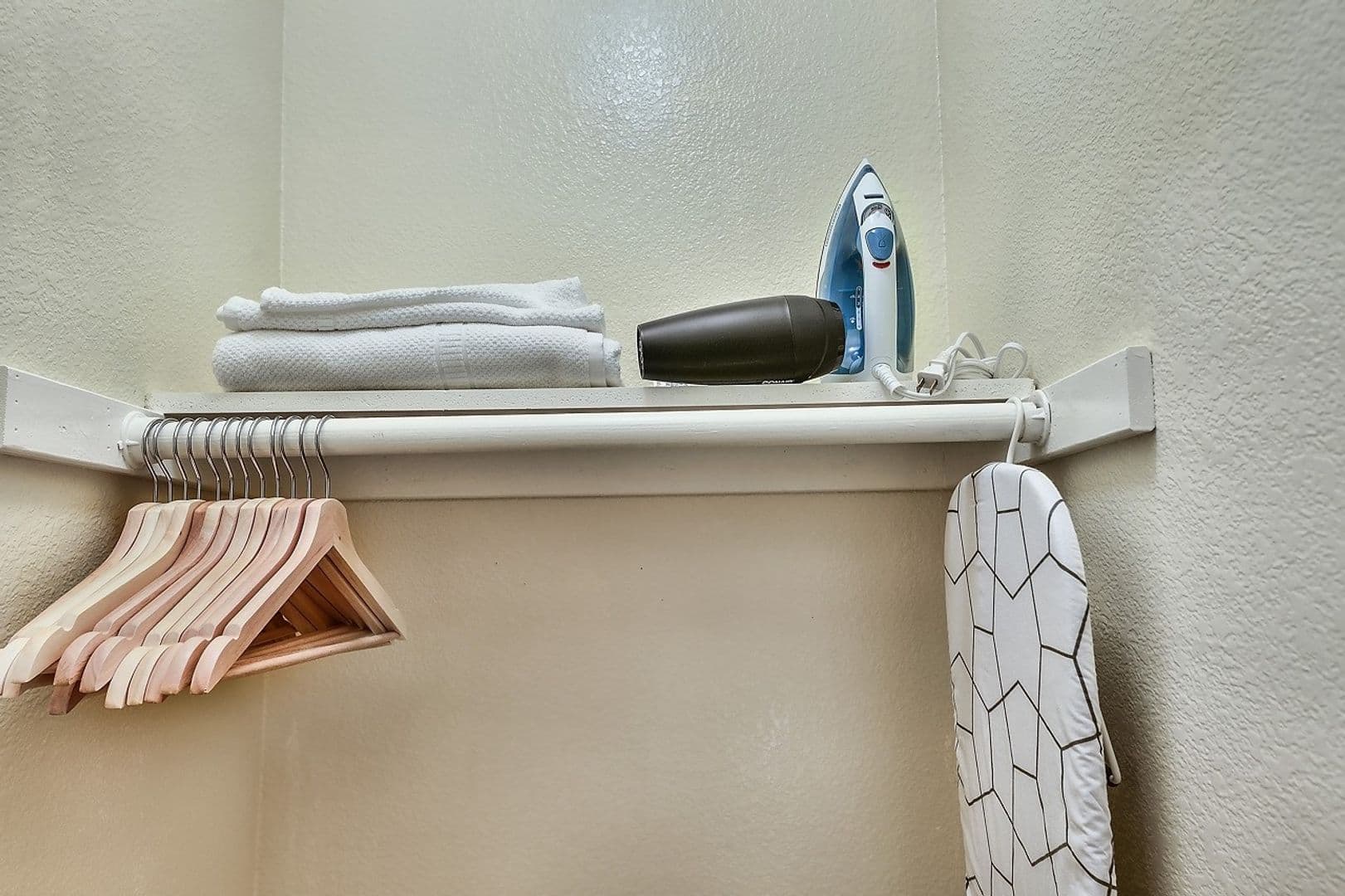 Los Angeles Apartment: 150 N Soto Street