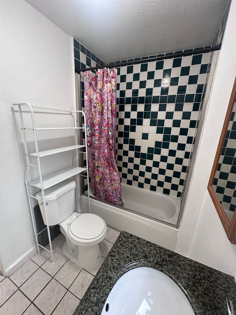 Los Angeles Apartment: 2426 Wabash Avenue