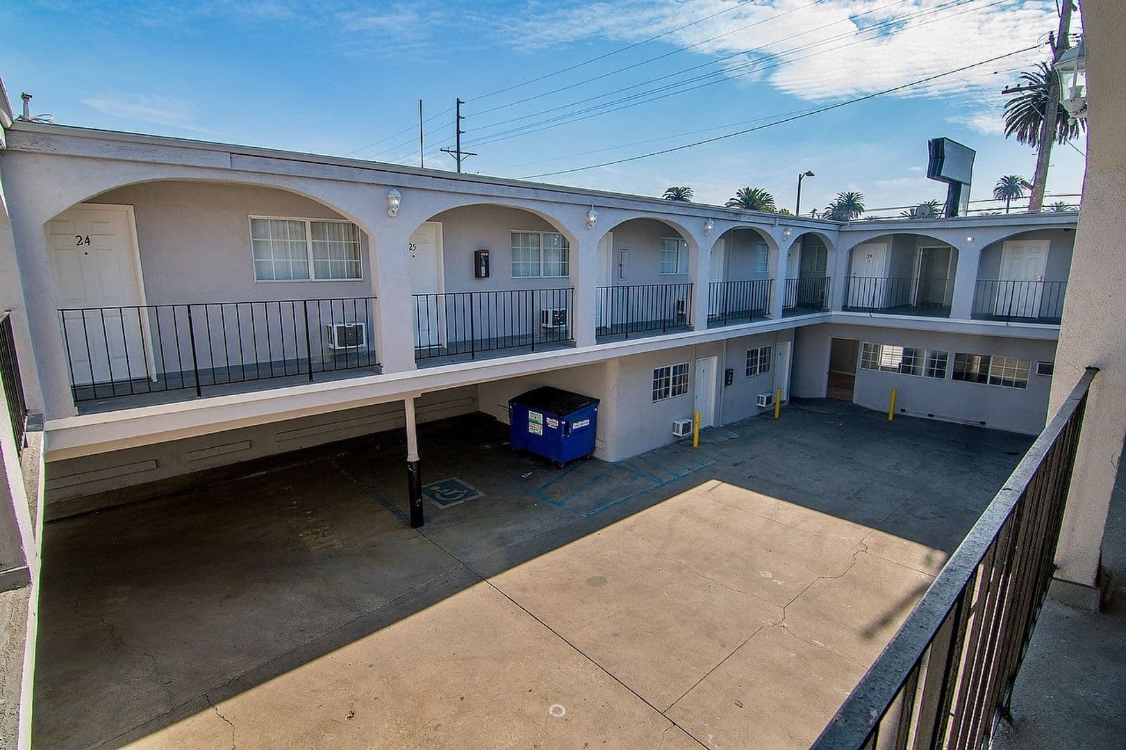 Los Angeles Apartment: 4905 W Adams Blvd